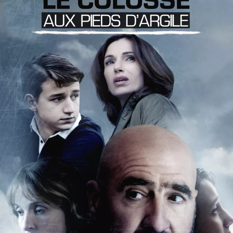 Intro of a social media video "5 reasons to watch Le colosse aux pieds d'argile"